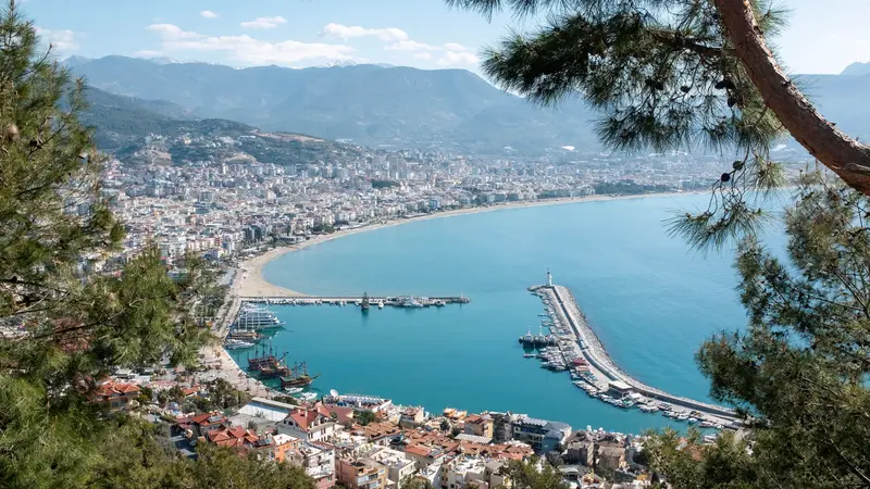 Alanya kıyısı ve Akdeniz manzarası